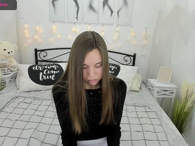 Live sex webcam photo for RoseMoet #272524085
