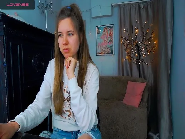 Live sex webcam photo for RoseMoet #273312185