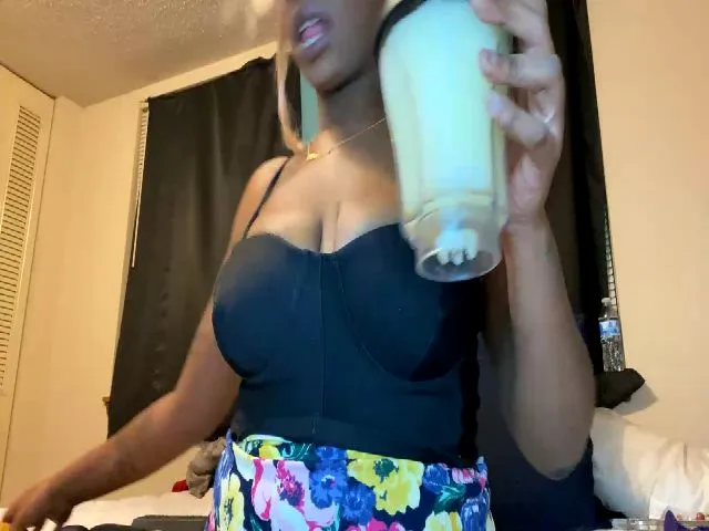 Live sex webcam photo for Rose_Gold1 #271740445