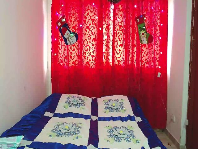 Live sex webcam photo for Roseann__ #271684853