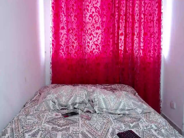 Live sex webcam photo for Roseann__ #272176278