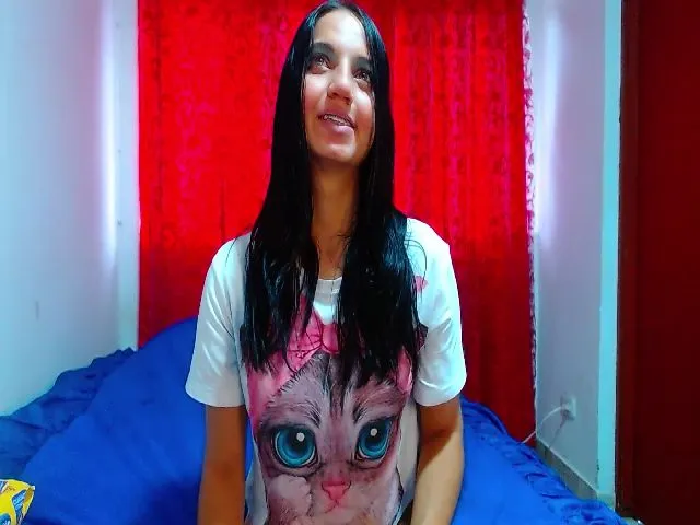 Live sex webcam photo for Roseann__ #273107139