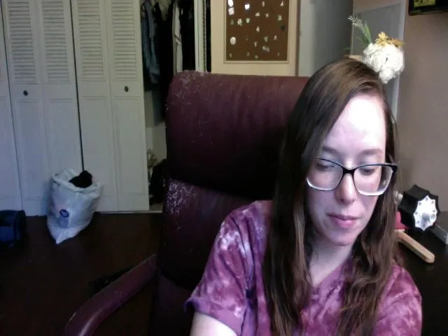 Live sex webcam photo for Roseycheeks22 #272899122
