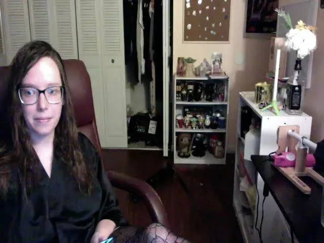 Live sex webcam photo for Roseycheeks22 #272956054