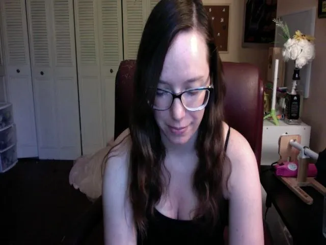Live sex webcam photo for Roseycheeks22 #273016371