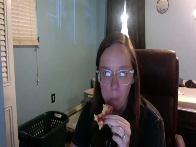 Live sex webcam photo for Roseycheeks22 #274233770