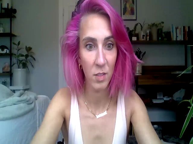 Live sex webcam photo for Rosieinpink #273275921