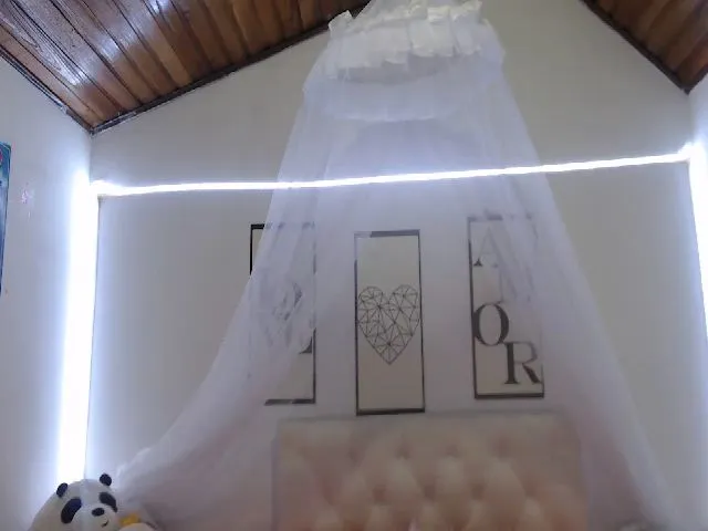 Live sex webcam photo for RouseePrety #272830137