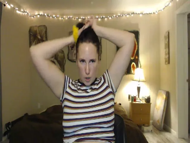 Live sex webcam photo for Roxxxisin #272042930