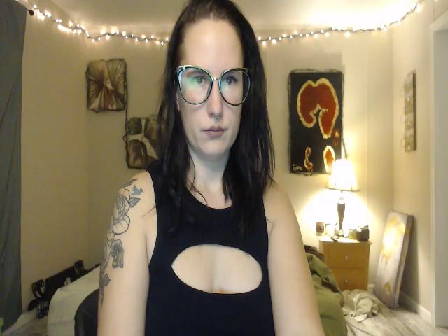 Live sex webcam photo for Roxxxisin #272068867