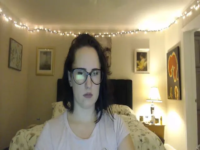 Live sex webcam photo for Roxxxisin #273213030