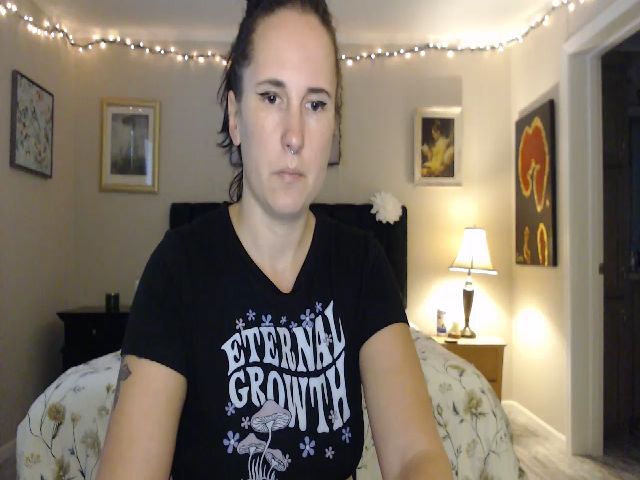 Live sex webcam photo for Roxxxisin #273441145