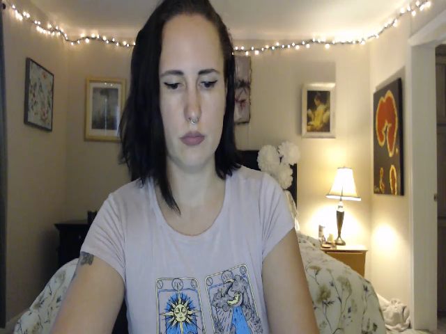 Live sex webcam photo for Roxxxisin #273452370