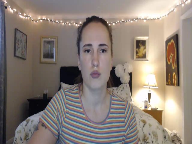 Live sex webcam photo for Roxxxisin #273542438