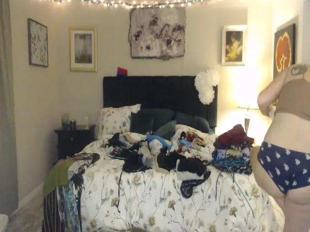 Live sex webcam photo for Roxxxisin #274038802