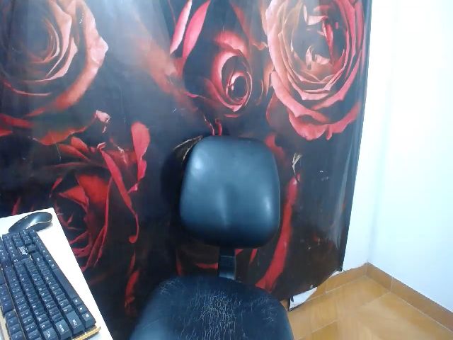 Live sex webcam photo for Roxysroom #272650351