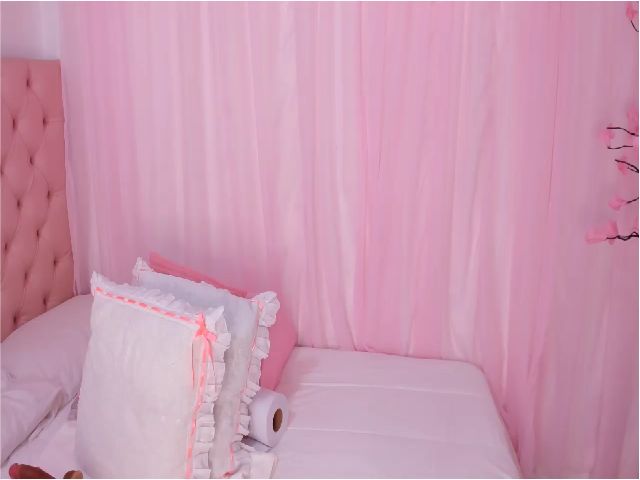 Live sex webcam photo for Roxyswt #272199912