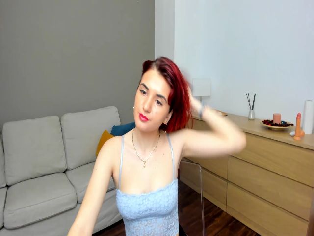 Live sex webcam photo for Roxyy_foxy #272025445