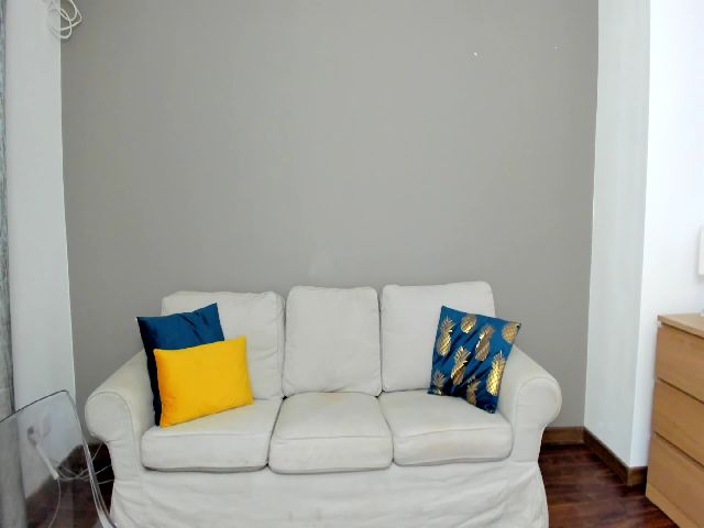 Live sex webcam photo for Roxyy_foxy #272076374