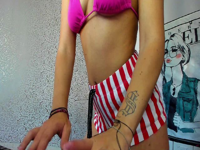 Live sex webcam photo for Roxyy_foxy #274520281