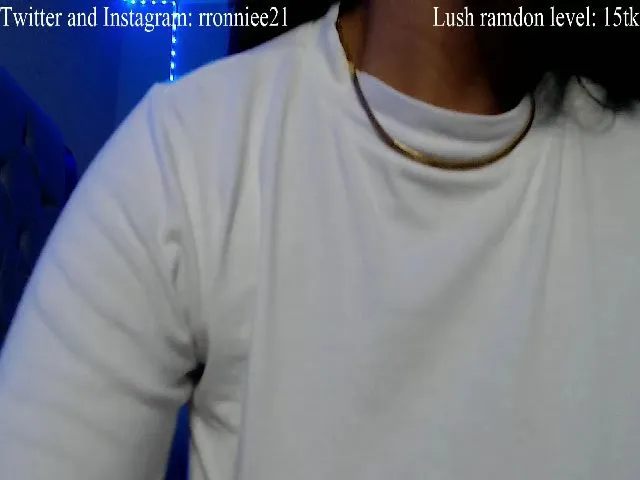 Live sex webcam photo for Rronniee21 #271743261