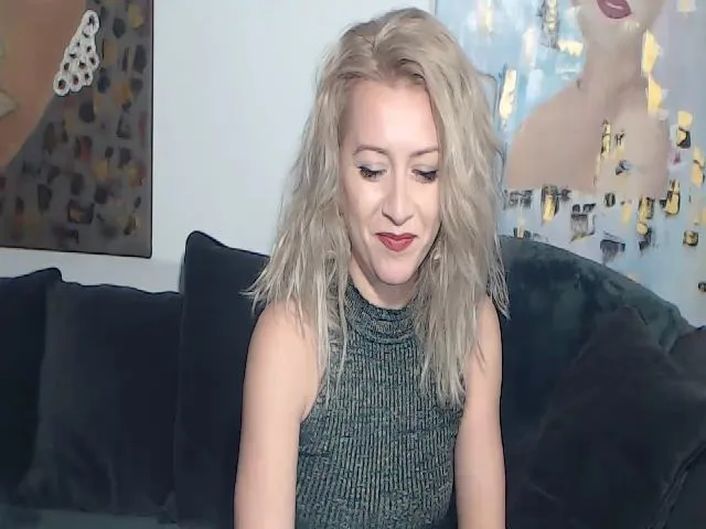 Live sex webcam photo for RrrBecca #271735936