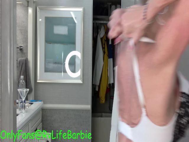 Live sex webcam photo for Rvlifebarbie #272351876