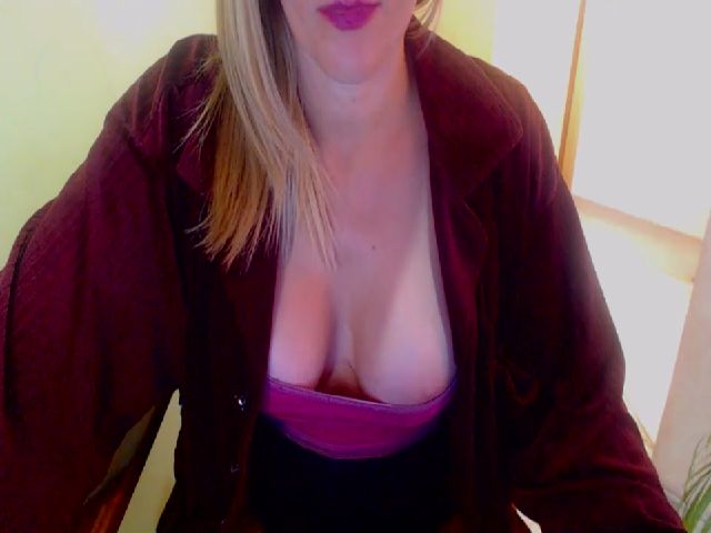 Live sex webcam photo for SHAYRA_ #273190435