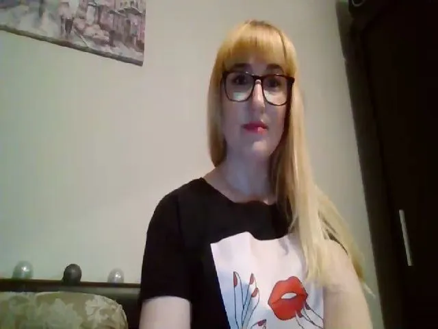 Live sex webcam photo for S_O_P_H_I_E_E #272600312