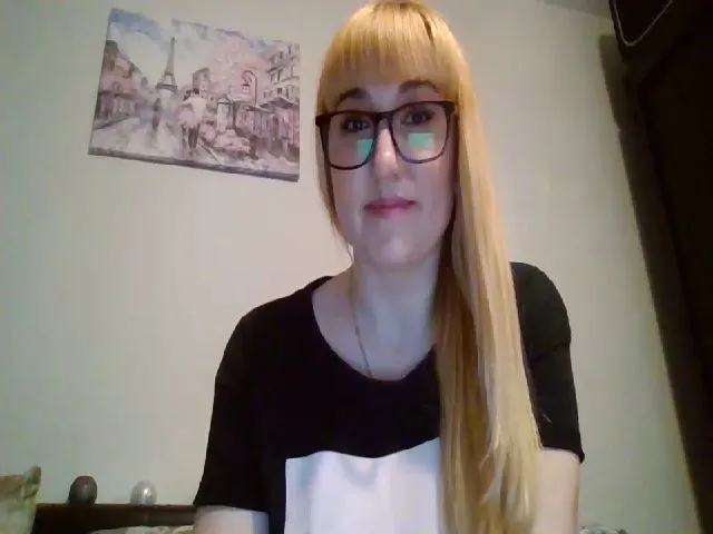 Live sex webcam photo for S_O_P_H_I_E_E #272600511