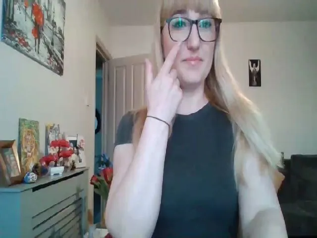 Live sex webcam photo for S_O_P_H_I_E_E #272765259