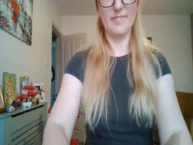 Live sex webcam photo for S_O_P_H_I_E_E #272765455