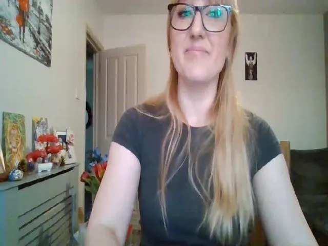 Live sex webcam photo for S_O_P_H_I_E_E #272765955