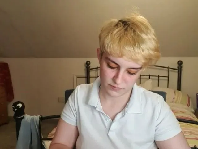 Live sex webcam photo for S_e_q_u_o_i_a #273227106