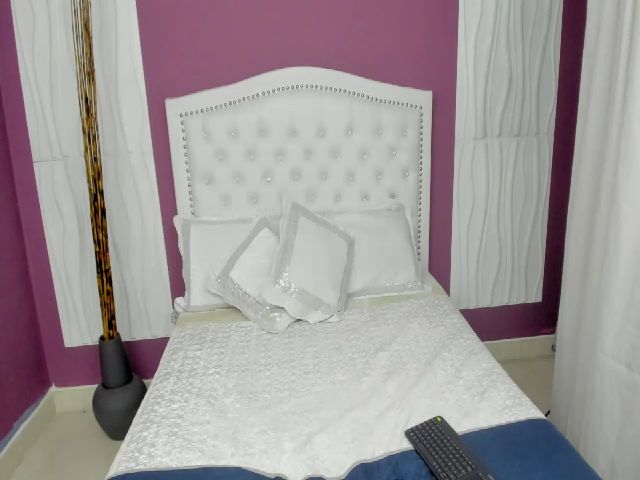 Live sex webcam photo for saamy_cute #272292672