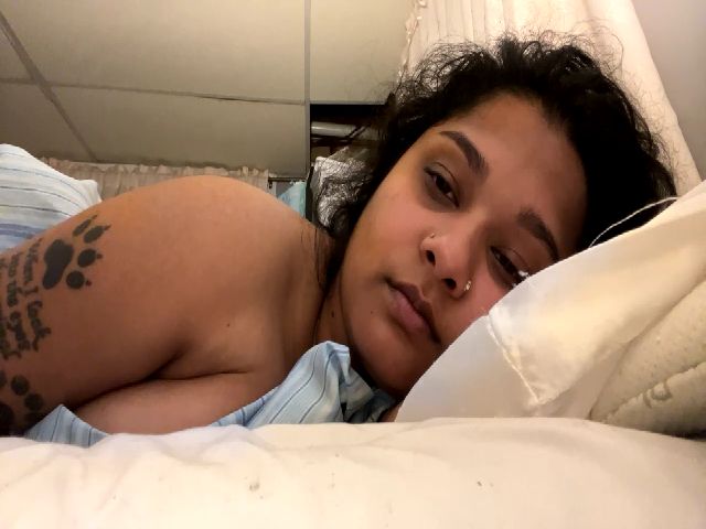 Live sex webcam photo for SahbrinaXO #274132742