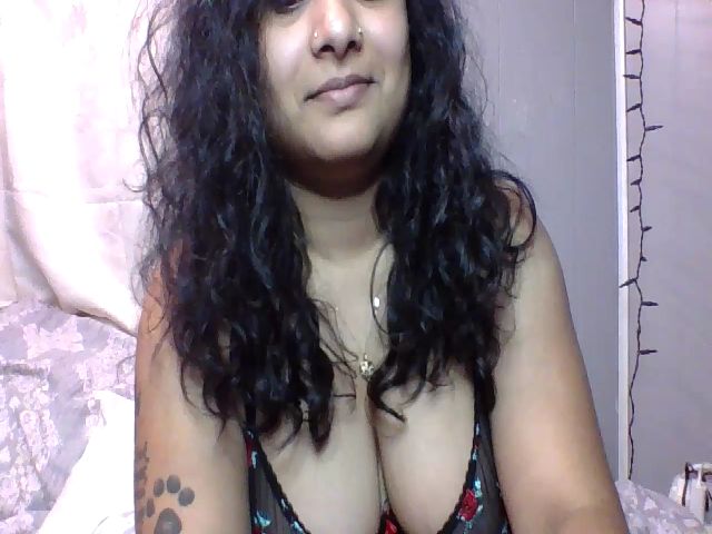 Live sex webcam photo for SahbrinaXO #274169889