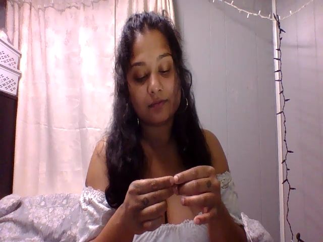 Live sex webcam photo for SahbrinaXO #274305522