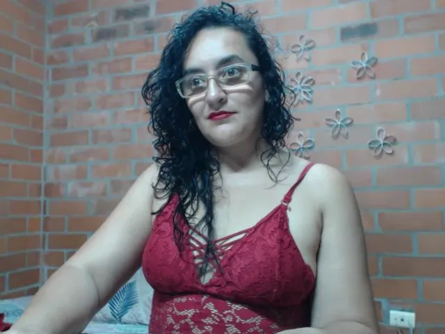 Live sex webcam photo for SaimaJayeb #272438409