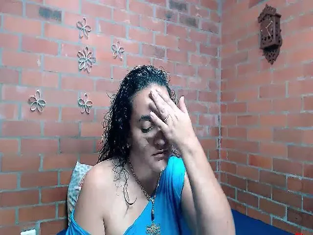 Live sex webcam photo for SaimaJayeb #272478428