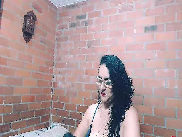 Live sex webcam photo for SaimaJayeb #272556315