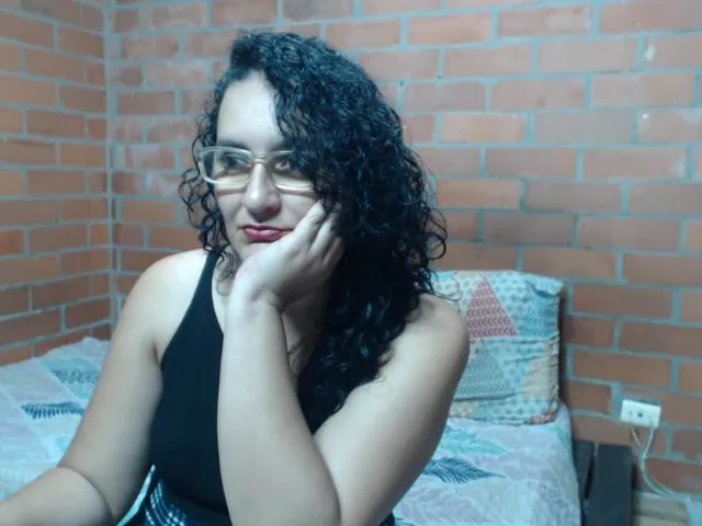 Live sex webcam photo for SaimaJayeb #272602777