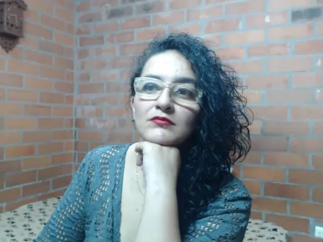 Live sex webcam photo for SaimaJayeb #272644573