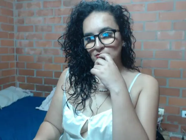 Live sex webcam photo for SaimaJayeb #272911532