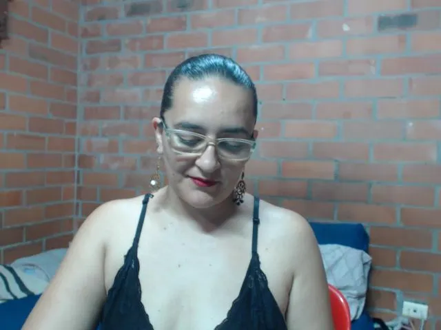 Live sex webcam photo for SaimaJayeb #273084392