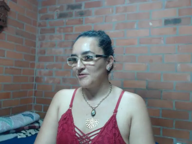 Live sex webcam photo for SaimaJayeb #273117287