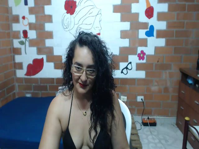 Live sex webcam photo for SaimaJayeb #274346553