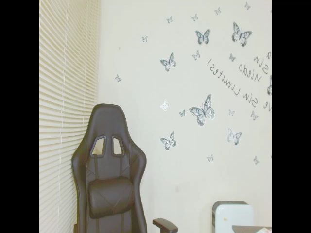 Live sex webcam photo for Salomesweet69 #287861742