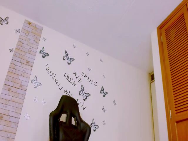 Live sex webcam photo for Salomesweet69 #287861761