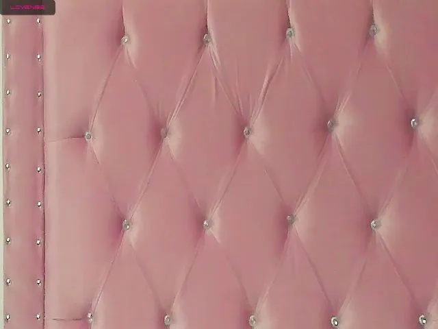 Live sex webcam photo for Samantha06 #273616472